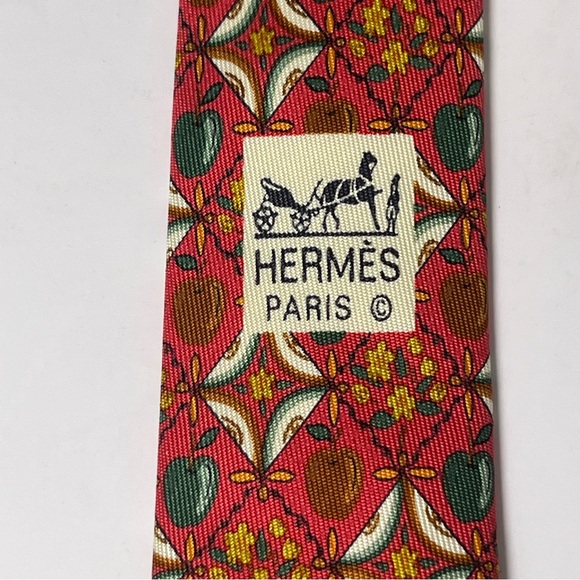 Hermes Vintage Men’s Apple Necktie Coral with Orange and Green Apple Pattern - Picture 7 of 8